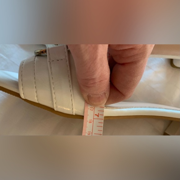 NWOT Unbranded White Sandals Buckle Embellished Open-Toe Low Block Heel; Size 41 - Picture 8 of 10